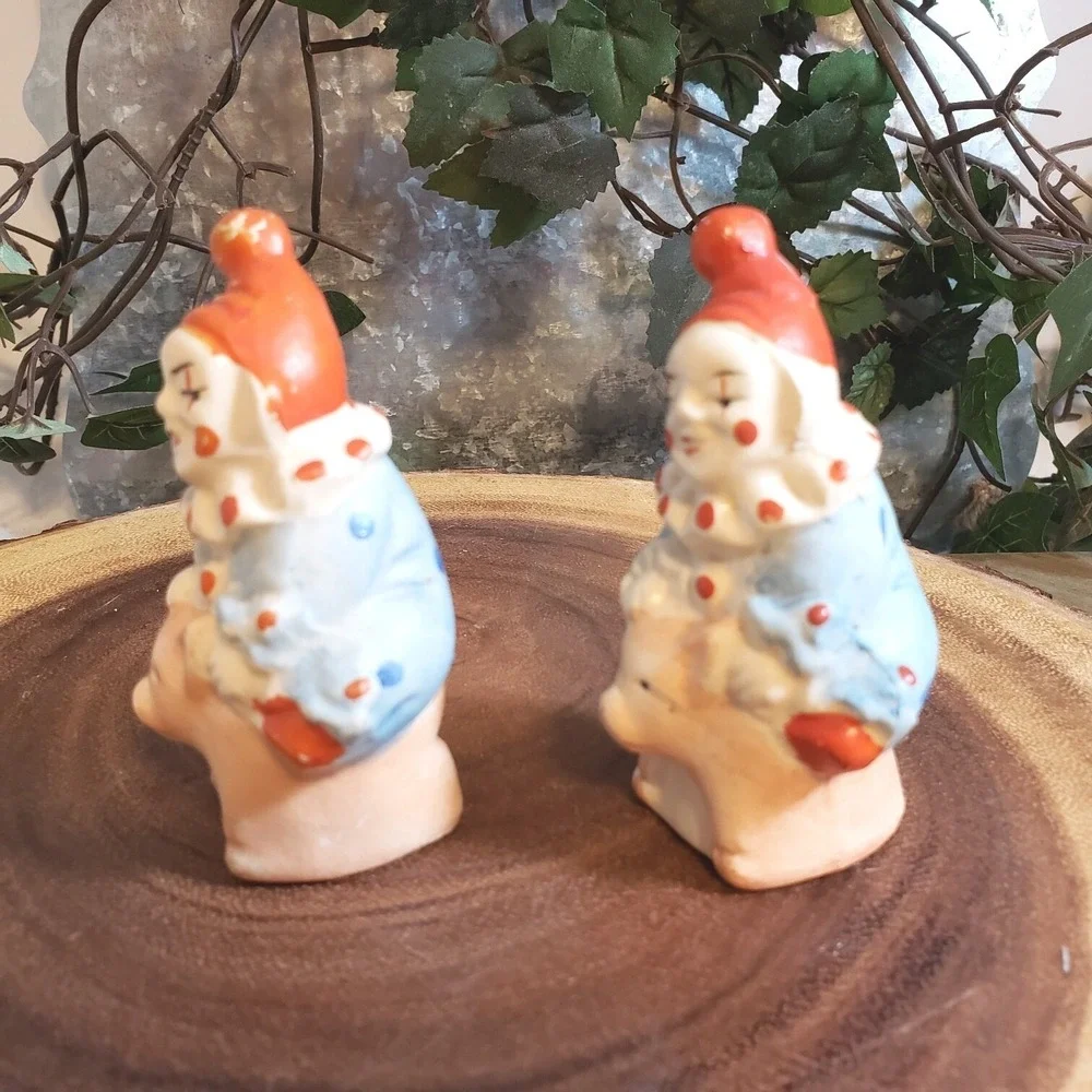 Vintage Clowns riding pigs‎ Salt and Pepper Shakers Made in Japan